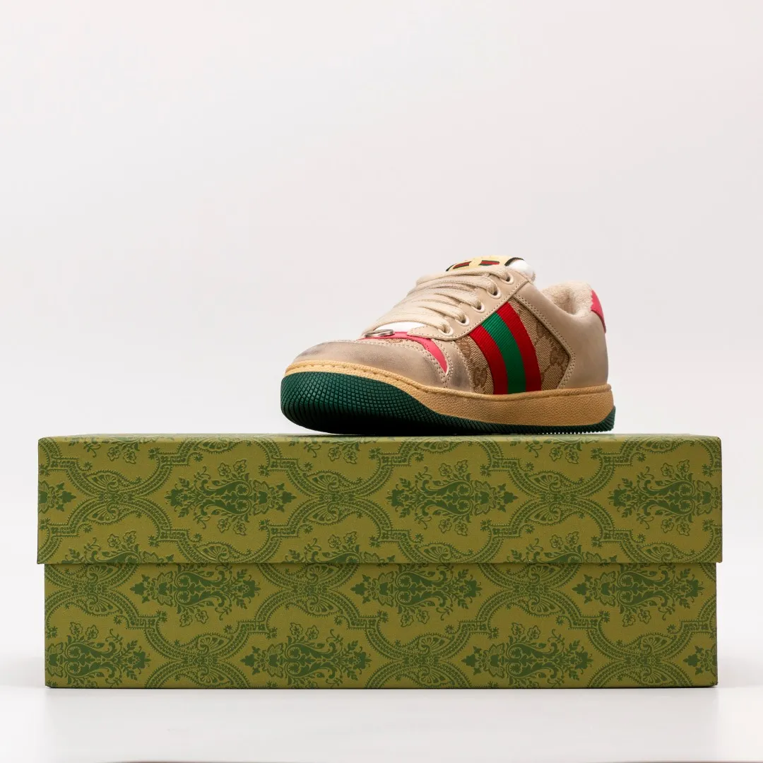 Ex-factory price 620 [Higher version] GUCCI casual sports distressed small dirty shoes, polished cowhide fabric, hand-made distressed effect!  Original terry cloth, delicate, soft, comfortable and breathable. Privately molded steel-stamped two-color original TPU outsole (lower layer is wider, upper layer is narrower) to differentiate the wrong version of the outsole in the market. Fabric, material, outsole, detail comparison SIZE: 34-41, 38-45 regular size (women's 34, 41, men's 38, 45 customized, non-returnable and non-exchangeable) (women's colors and men's models need to be customized)